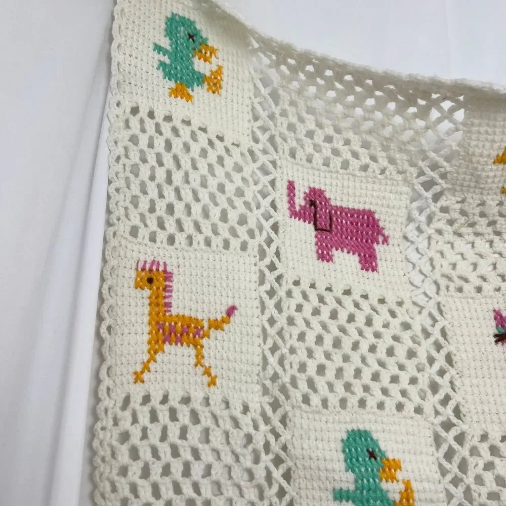 Vtg Handmade Crotchet Baby‎ Blanket W/ Animal Cross Stitch Pattern Nursery Decor